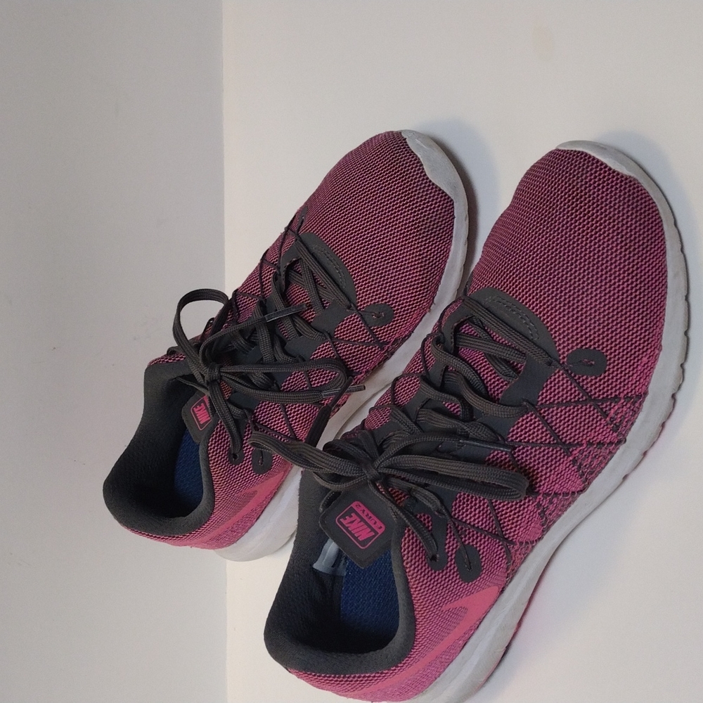 Nike Trainer Flex  819135-007 Woman's size 7.5